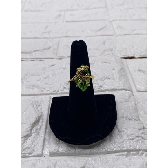 Chic Women’s  Dragonfly Leaf Oval Faux Gem Twist Finger Ring- Green and Gold - S - Picture 3 of 10